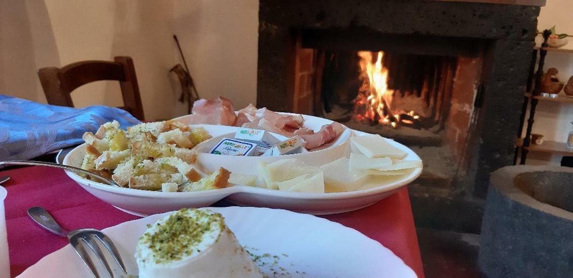 Agriturismo Sole Di Sicilia Randazzo Eksteriør billede